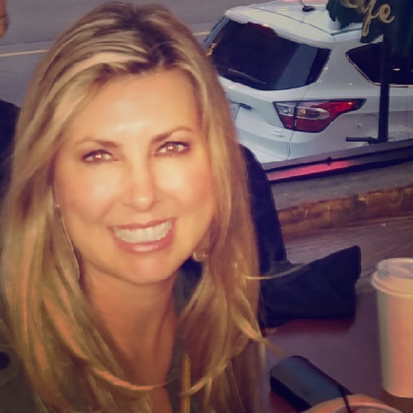 Meet your Posher🌺 - Picture 5 of 16